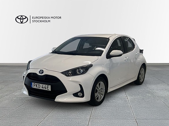 Toyota Yaris 2 of 16