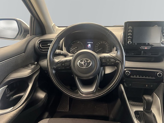 Toyota Yaris 9 of 16