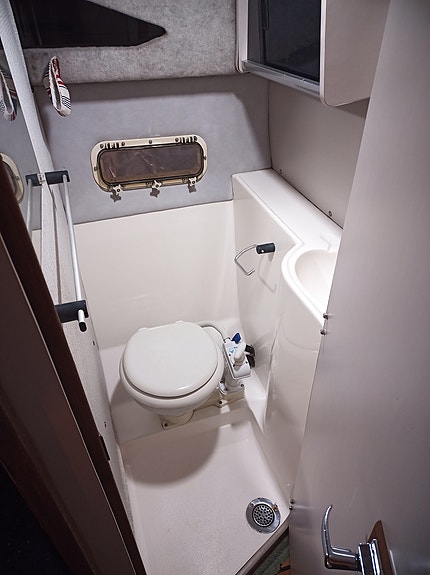 Bayliner 2655 widebody 7 of 9