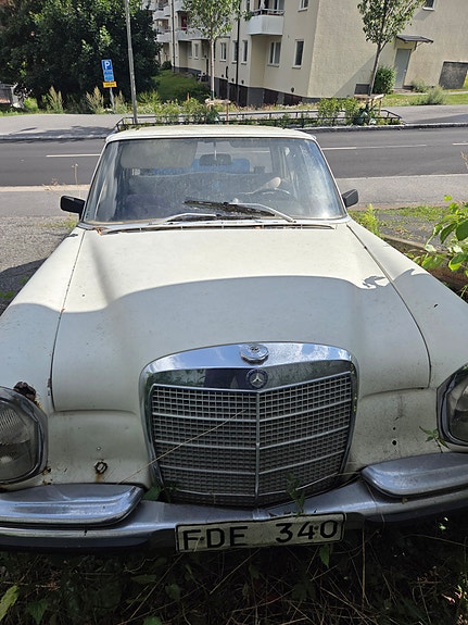 Mercedes-Benz 280 SE 3 of 5