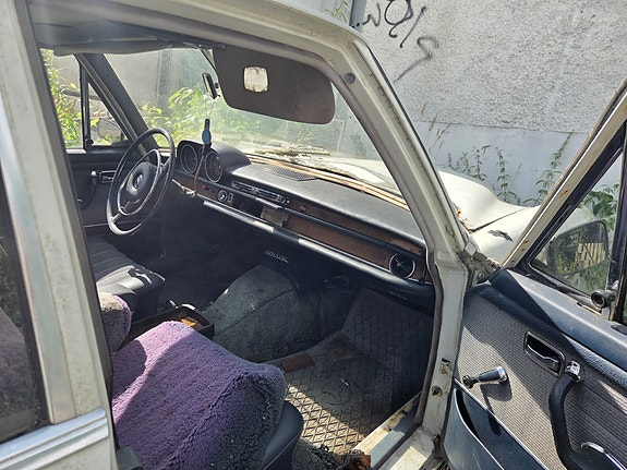 Mercedes-Benz 280 SE 4 of 5