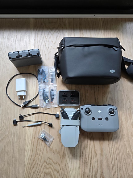 DJI DJI Mini 2 drönare med väska och kontroll