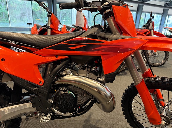 KTM SX 250 2 of 5
