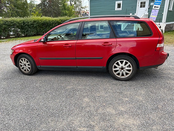 Volvo V50 2 of 5