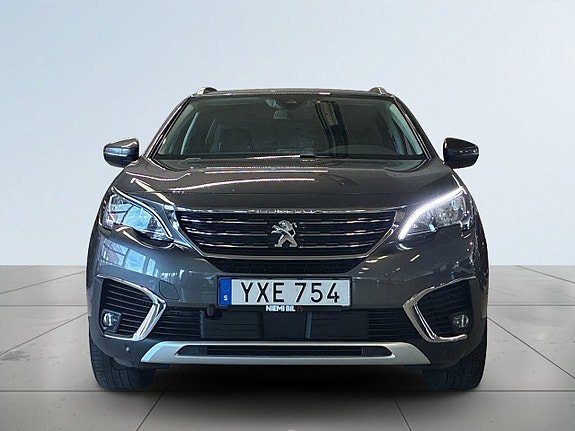 Peugeot 5008 2 of 18