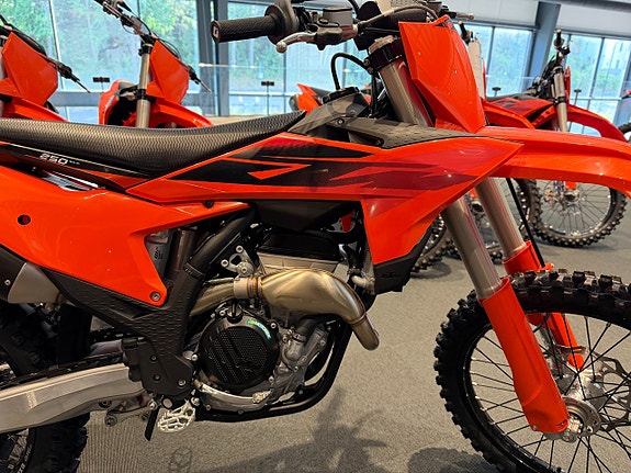 KTM SXF 250 2 of 5