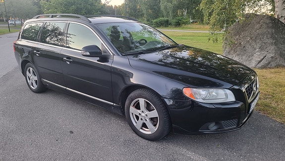Volvo V70 2 of 5