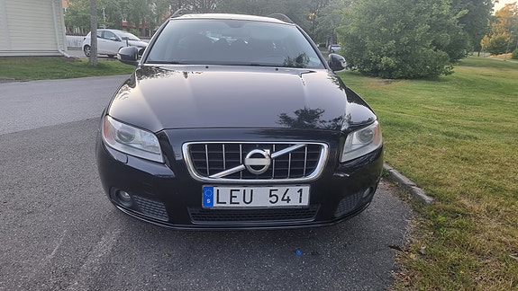 Volvo V70 3 of 5