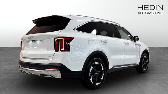 Kia Sorento 2 of 16