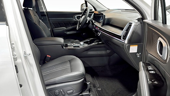 Kia Sorento 3 of 16