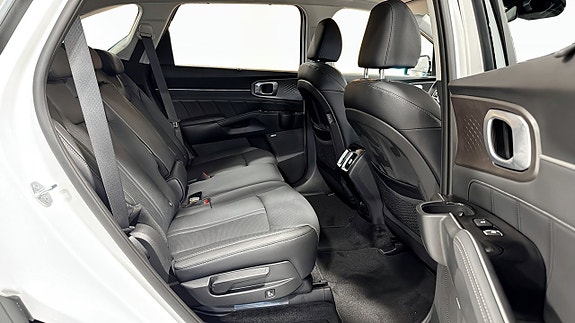 Kia Sorento 5 of 16