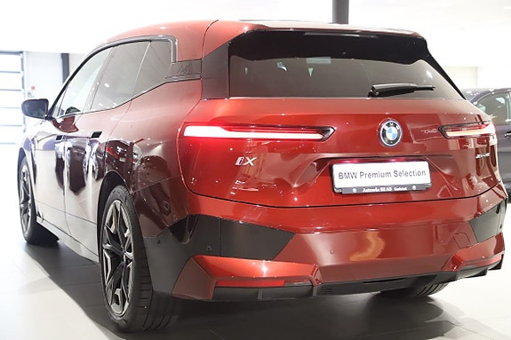 BMW iX 10 of 17