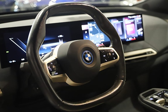 BMW iX 15 of 17