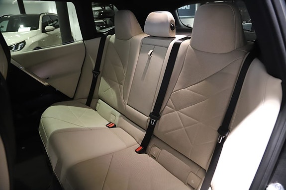 BMW iX 17 of 17