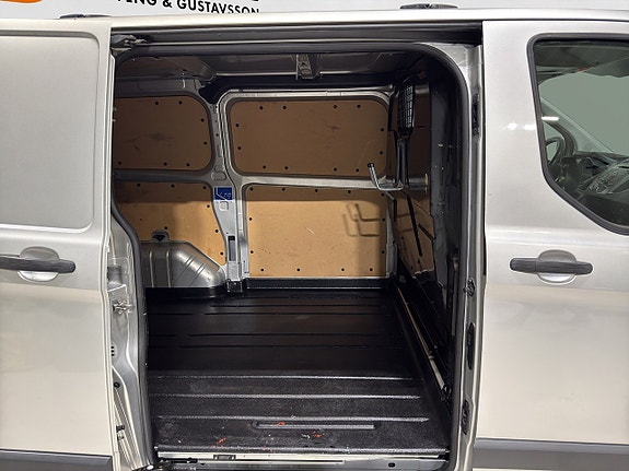 Ford Transit Custom 9 of 17