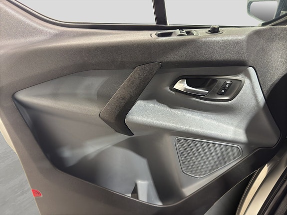 Ford Transit Custom 11 of 17