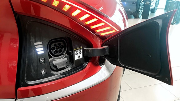 Kia EV6 8 of 12