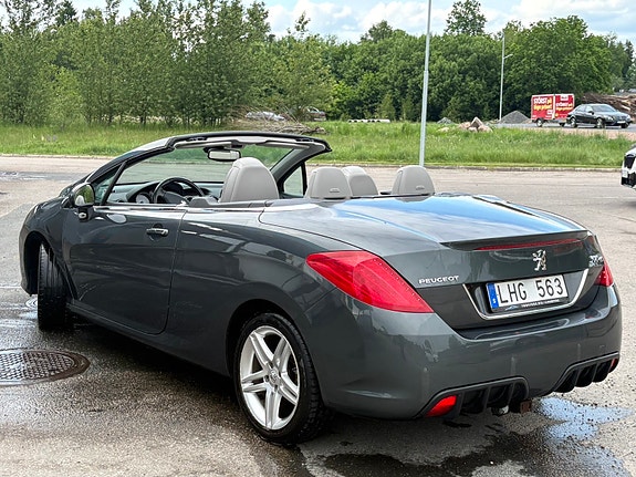 Peugeot 308 2 of 5