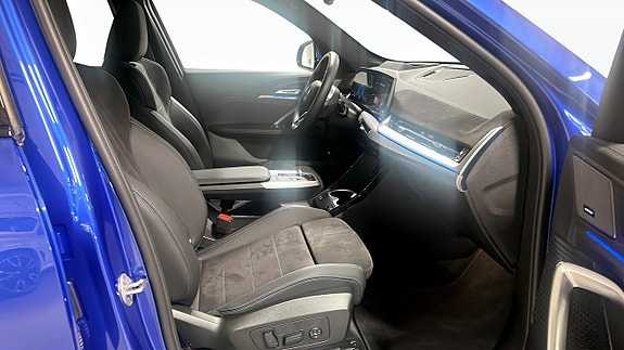 BMW iX1 3 of 5