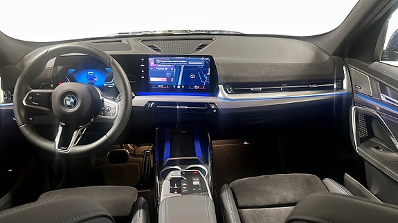 BMW iX1 4 of 5