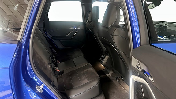 BMW iX1 5 of 5