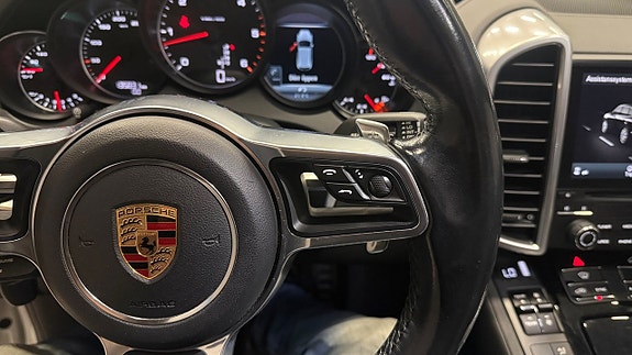 Porsche Cayenne 30 of 30
