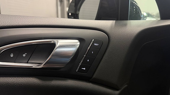 Porsche Cayenne 25 of 30