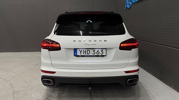 Porsche Cayenne 8 of 30