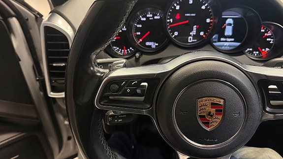 Porsche Cayenne 29 of 30