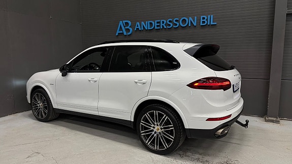 Porsche Cayenne 7 of 30