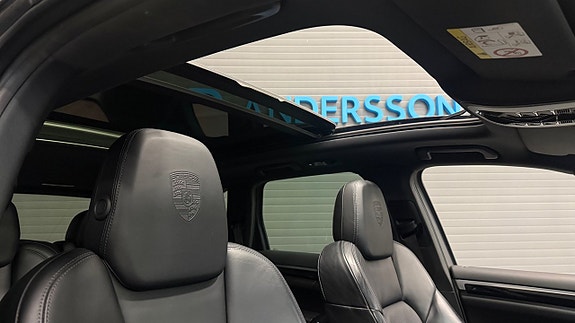 Porsche Cayenne 11 of 30