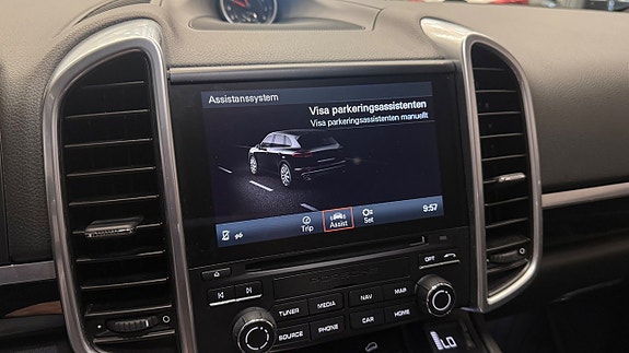 Porsche Cayenne 28 of 30