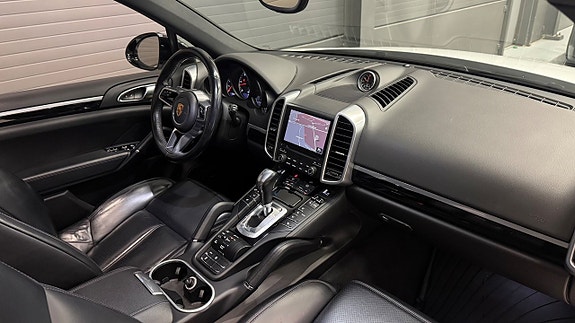 Porsche Cayenne 18 of 30