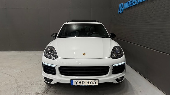 Porsche Cayenne 9 of 30