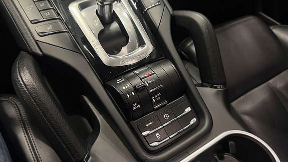Porsche Cayenne 21 of 30