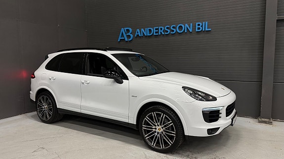 Porsche Cayenne 4 of 5