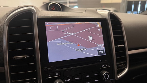 Porsche Cayenne 23 of 30