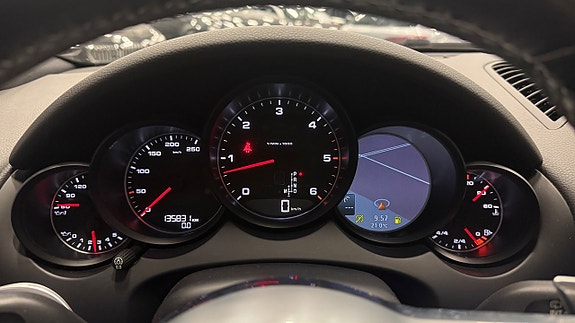 Porsche Cayenne 24 of 30