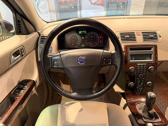 Volvo V50 10 of 22