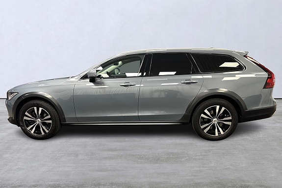Volvo V90 Cross Country 2 of 5