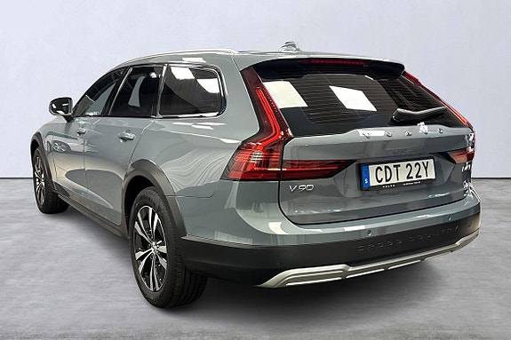 Volvo V90 Cross Country 4 of 5