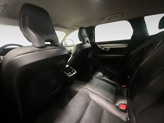 Volvo V90 Cross Country 11 of 19