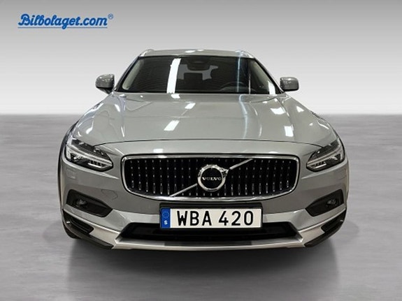 Volvo V90 Cross Country 2 of 19