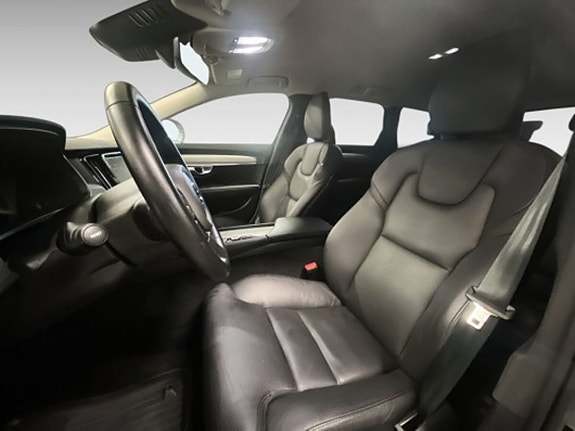 Volvo V90 Cross Country 8 of 19