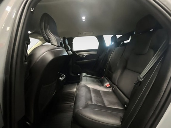 Volvo V90 Cross Country 10 of 19