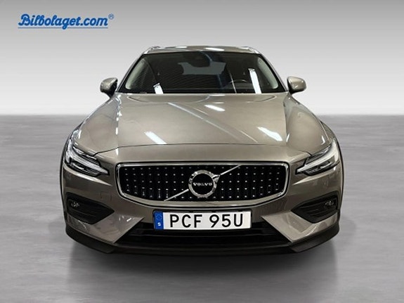Volvo V60 Cross Country 2 of 5