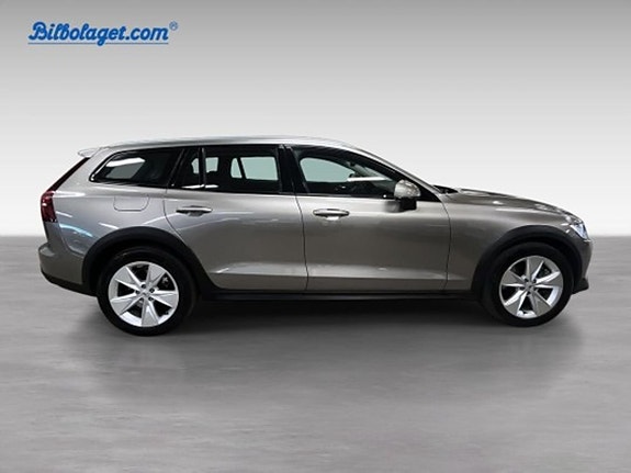 Volvo V60 Cross Country 4 of 5