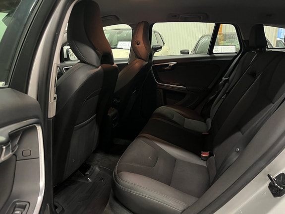 Volvo V60 10 of 12