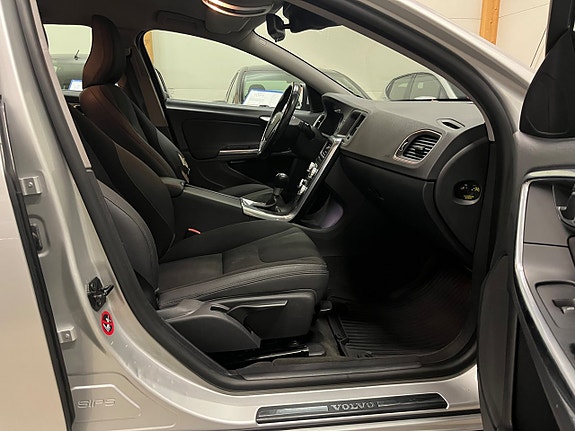 Volvo V60 8 of 12
