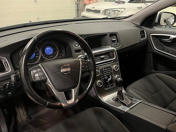 Volvo V60 12 of 12